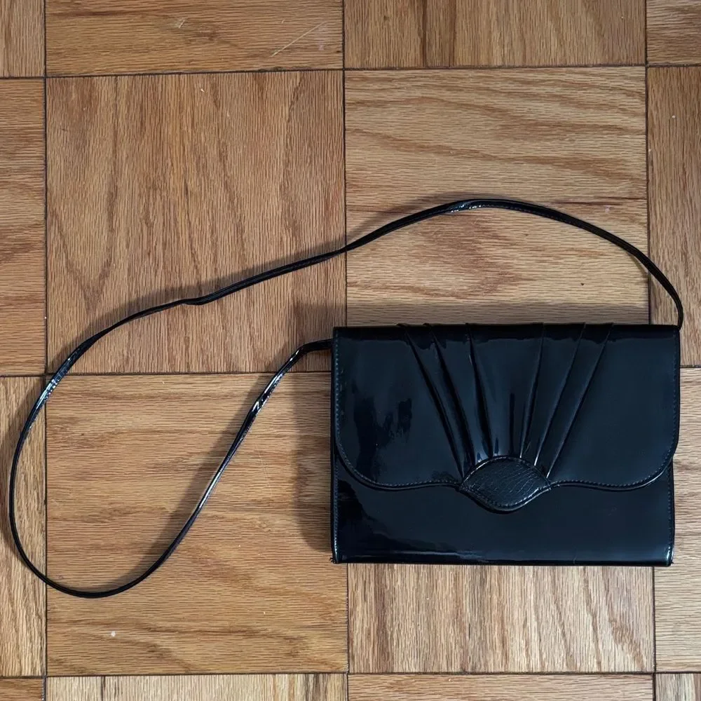 🎀 Vintage 🎀 80s Chic Patent Vegan Leather Elegant Black Shoulder Bag